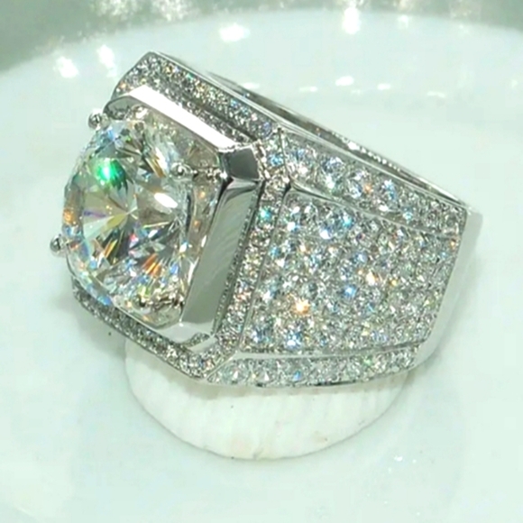 Glamorous Silver Statement Ring with Sparkling Centerpiece